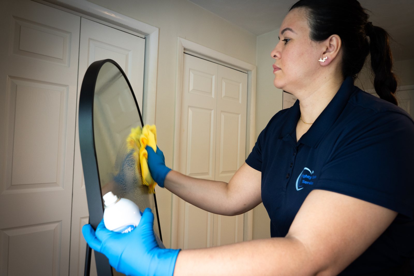 Mirror cleaning by Mighty Clean Service
